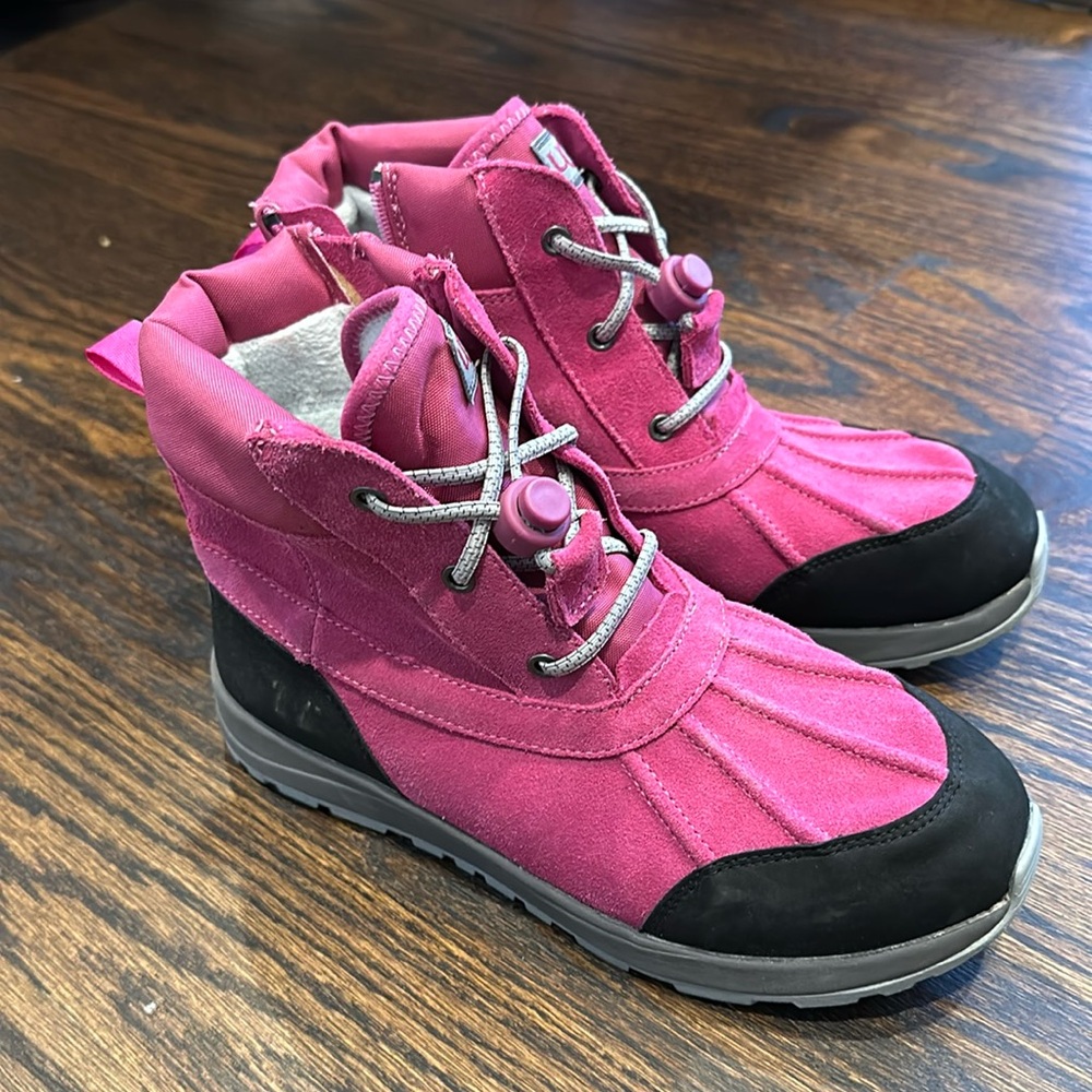 NEW UGG Girl’s Suede Winter Boot